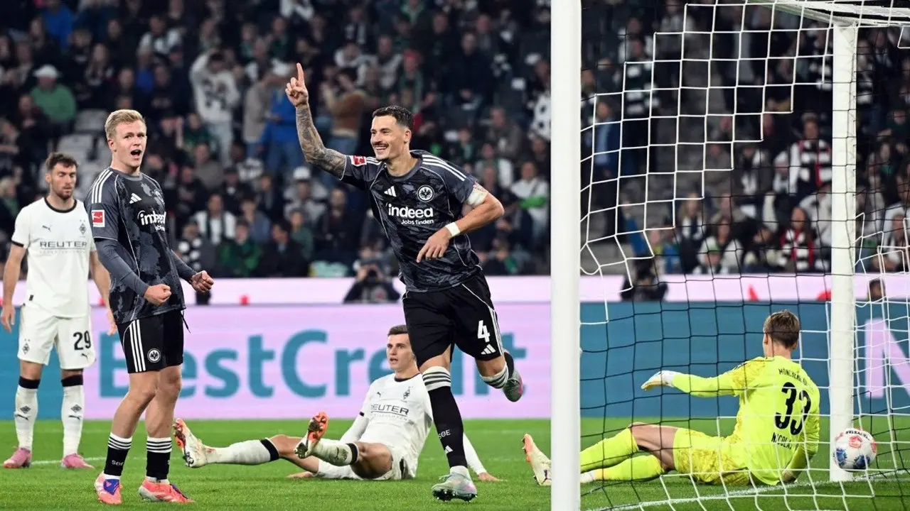 Frankfurt Permalukan Monchengladbach 6 4 Kevin Diks Gagal Bersinar