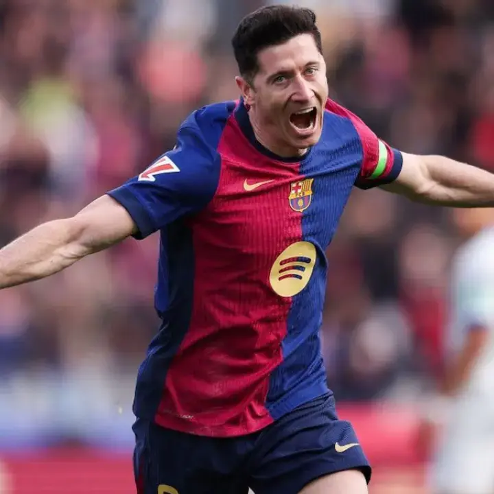 Sir Jim Ratcliffe Blokir Rencana Manchester United Datangkan Robert Lewandowski