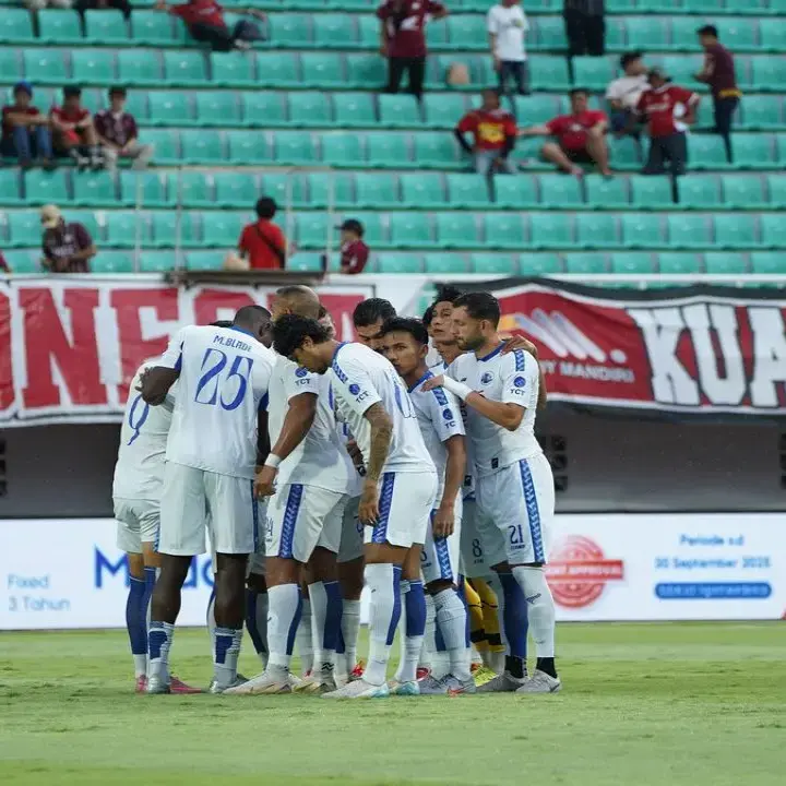 Arema Tumbang di Kanjuruhan: Hujan Kartu dan Drama Penalti
