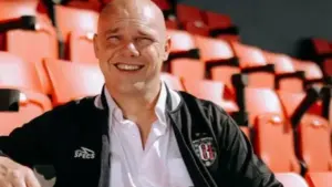 Jansen Siapkan Strategi, Peluk Reijnders Saat Lawan Persib