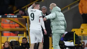 Kartu Merah Fatal: Enzo Maresca Semprot Liam Delap di Laga Carabao Cup