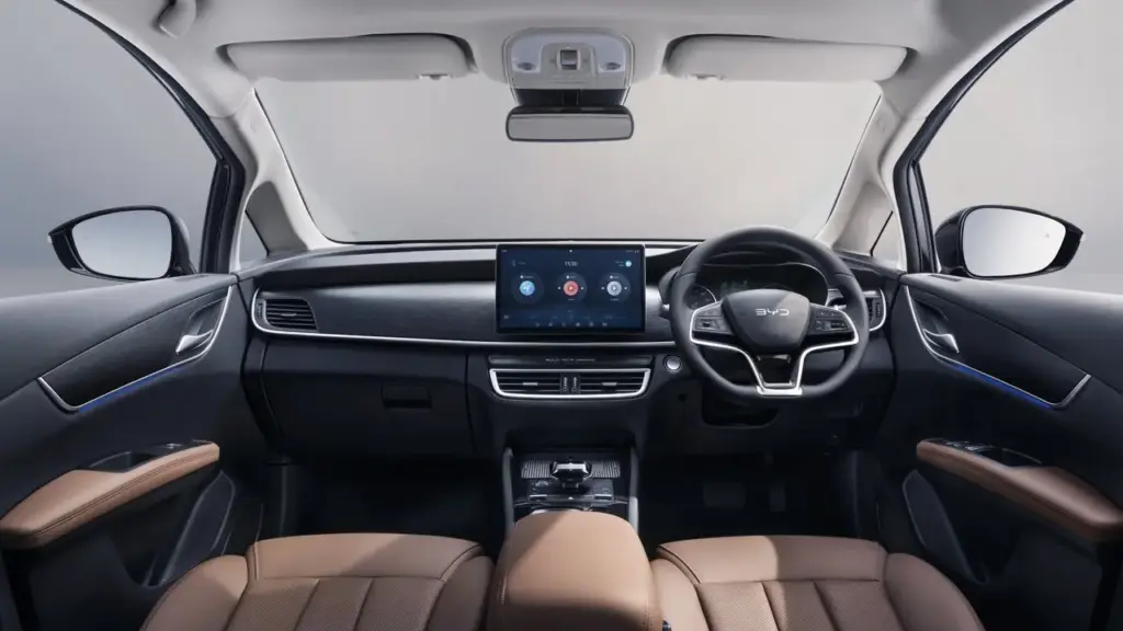 Interior Byd M6