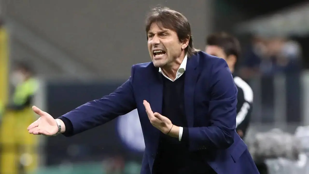 Konflik Internal Memuncak, Napoli Siap Coret Antonio Conte Demi Datangkan Xavi Hernandez
