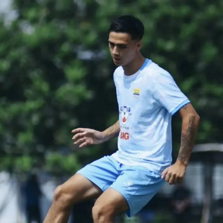 Eliano Reijnders Tegaskan Persib Belum Menyerah Kejar Borneo FC Meski Borneo Sapu Bersih 10 Laga
