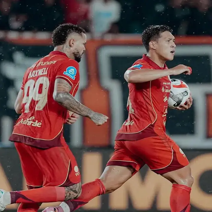 Persija Remontada 3-1 Atas Persik di Manahan: Hujan Deras, Kartu Merah, Gol Ezra Walian Jadi Sia-Sia
