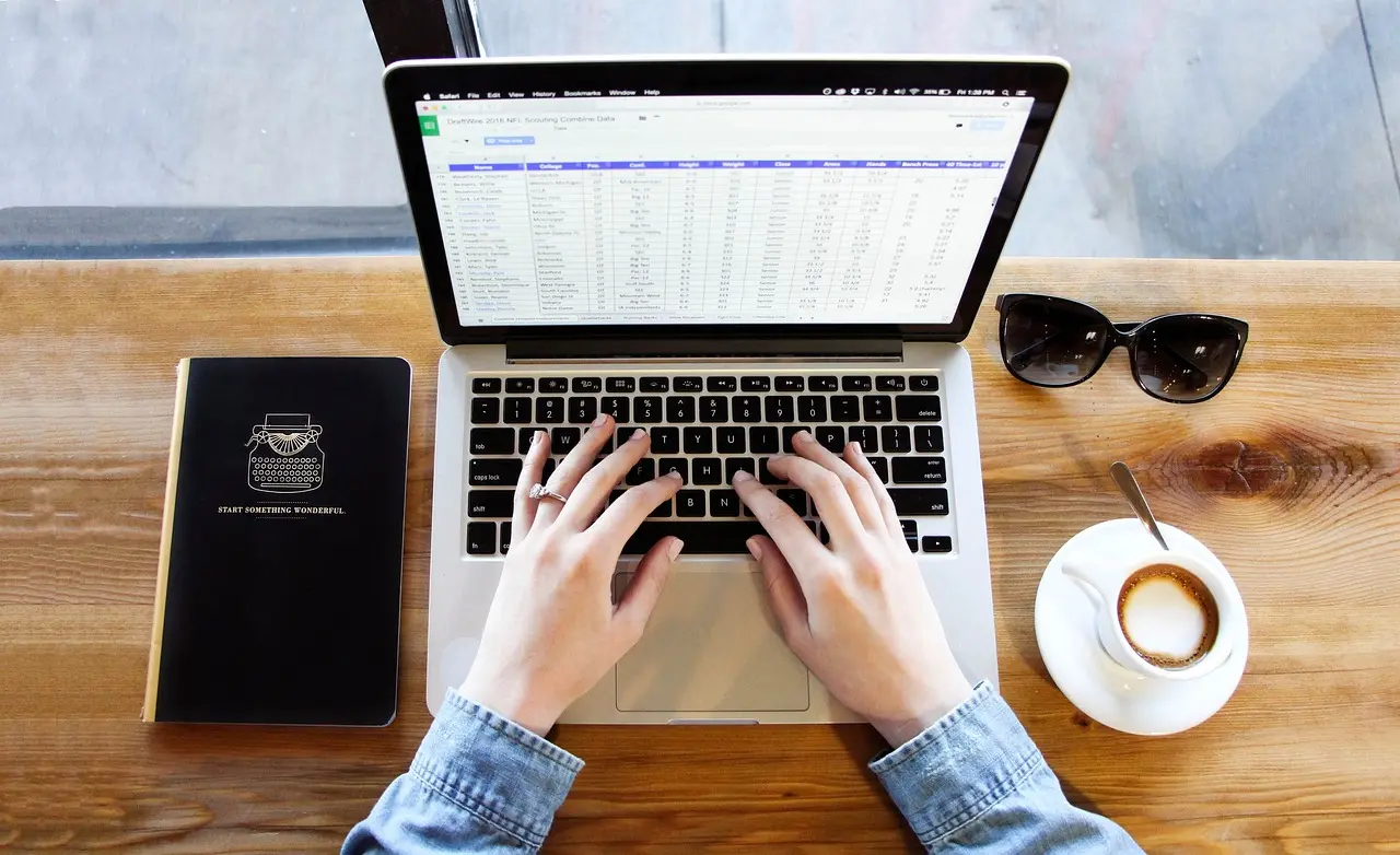 7 Tips Memilih Laptop Kerja dari Rumah Agar Produktivitas Meningkat dan Anti Nyesel