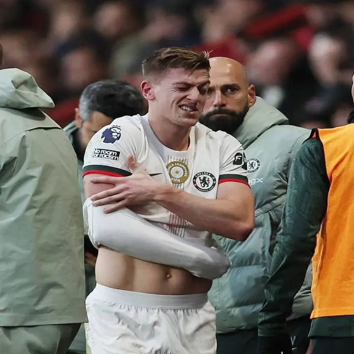 Cedera Bahu Serius, Liam Delap Tinggalkan Laga Bournemouth vs Chelsea Lebih Awal dan Bikin Maresca Cemas