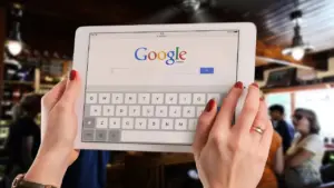 Pemerintah Inggris Desak Apple dan Google Wajibkan Software Anti Pornografi di Smartphone
