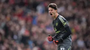 Peter Schmeichel Puji Penampilan Apik Senne Lammens Bikin Lini Belakang Manchester United Kian Solid