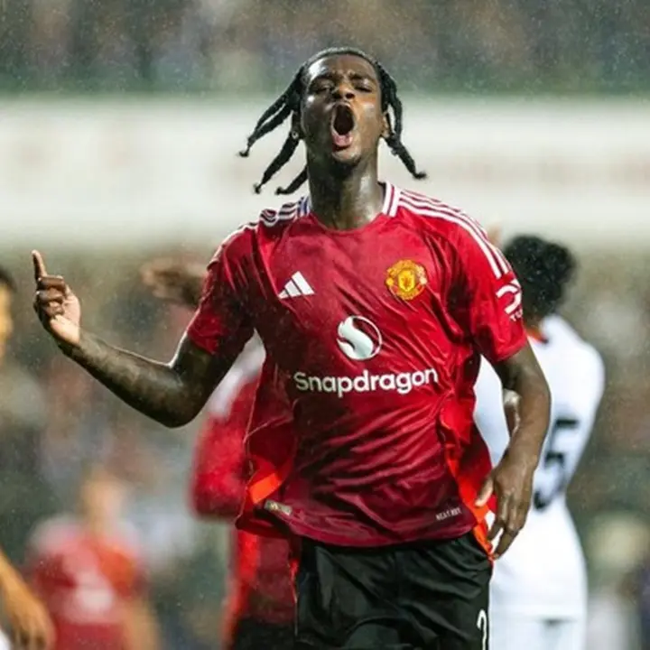 Usai Menang 4-1 atas Wolves, Bek Muda MU Optimistis: “Tak Ada yang Bisa Hentikan Kami”
