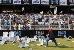 Kecewa Tak Bertemu Messi, Fans di India Curi Karpet Rumput Stadion Seharga Rp 1,8 Juta