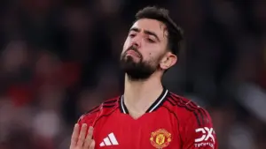 Legenda Arsenal Ian Wright Kritik Keras Cara Manchester United Perlakukan Bruno Fernandes
