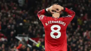 Bruno Fernandes Cedera, Ruben Amorim Enggan Beri Kepastian Kapan Sang Kapten Kembali