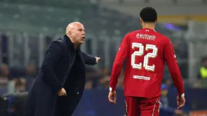 Arne Slot Ungkap Kunci Kebangkitan Hugo Ekitike di Liverpool: Komunikasi dan Fisik