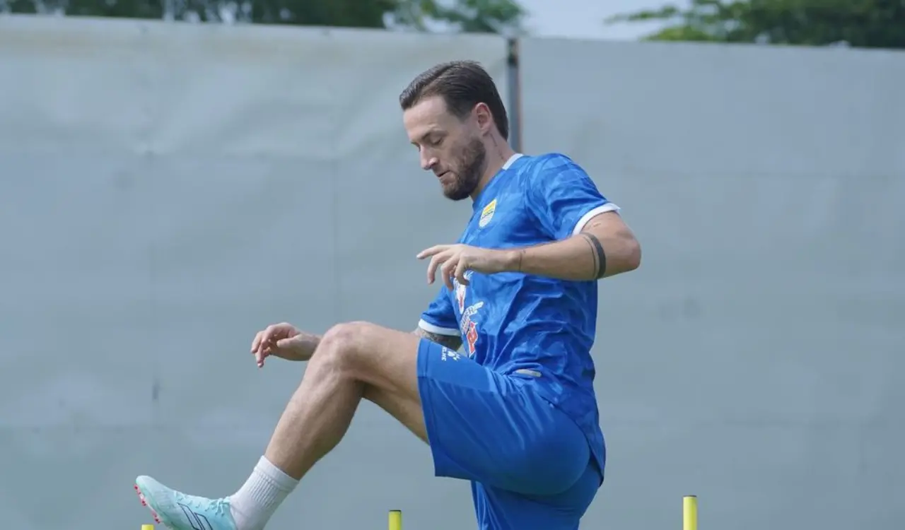 Jelang Duel Panas Persib vs PSM, Bojan Hodak Pastikan Seluruh Pemain Fit