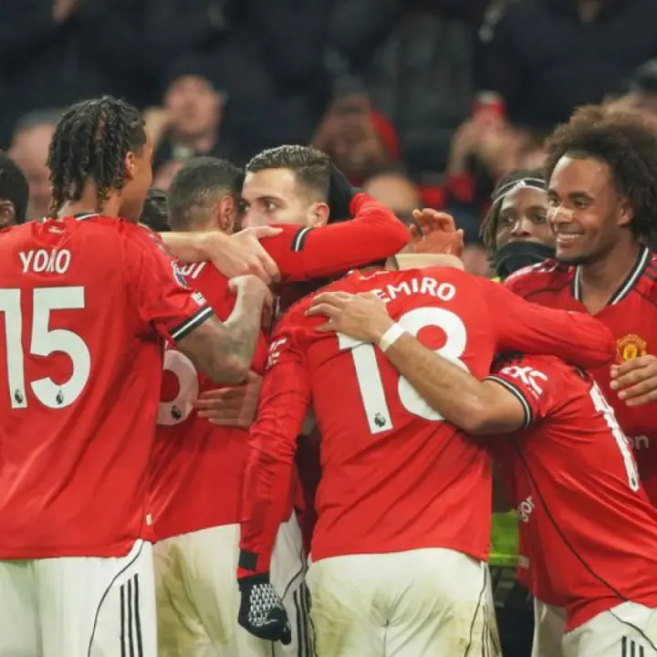 De Ligt Comeback, Zirkzee Tumpuan Lini Depan Man United Hadapi Wolves