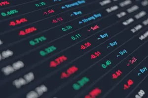 Pasar Saham Bergerak Stagnan Jelang Libur, Saham Komoditas dan Teknologi Jadi Incaran