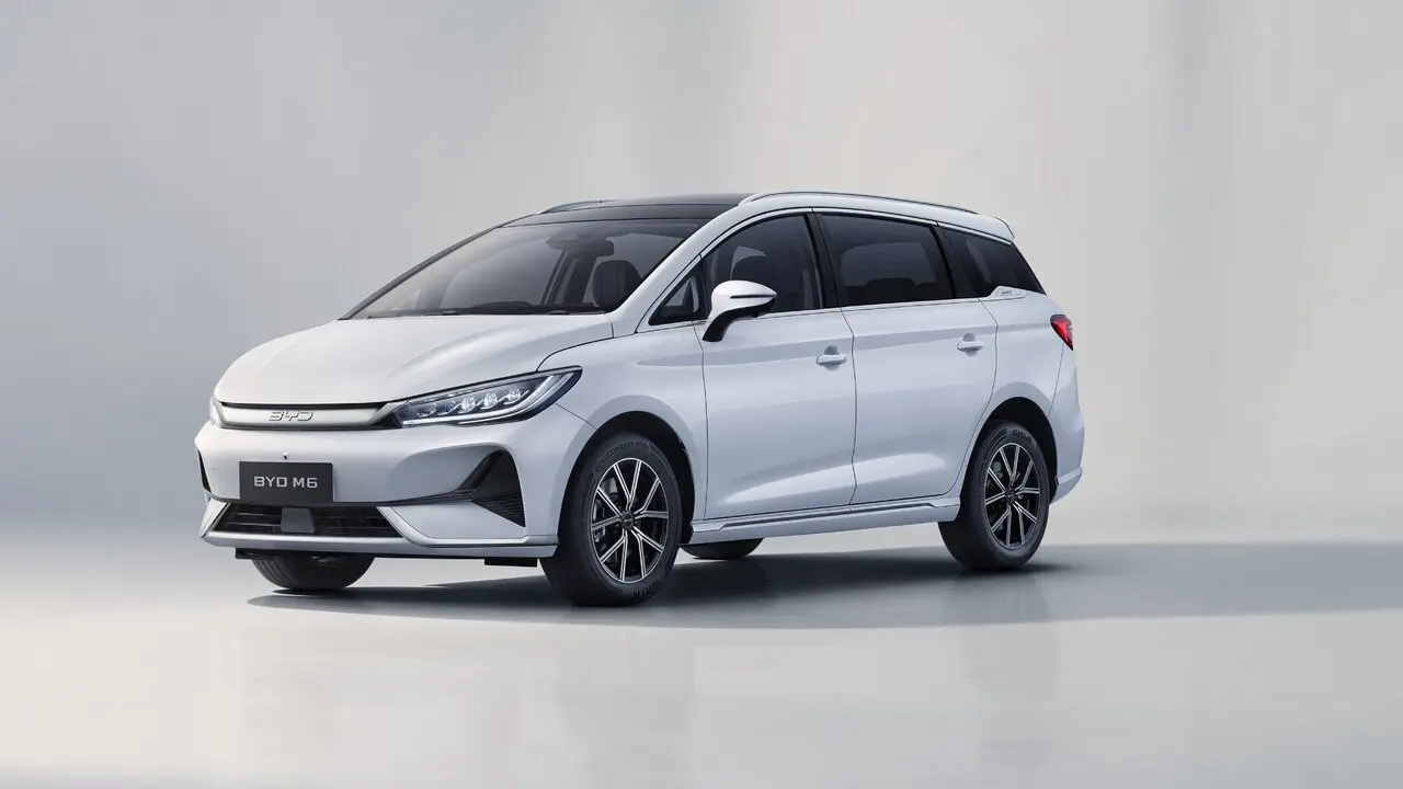 Harga Mobil Listrik BYD M6 Bekas Masih Stabil, Ini Alasannya