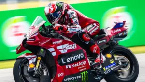 Sylvain Guintoli: Pecco Bagnaia Tertekan, Ducati Tertinggal dari Loncatan Besar Aprilia