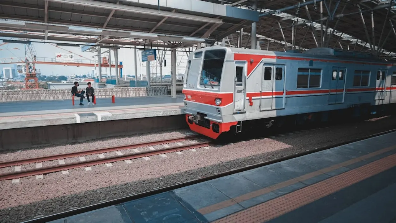 Imbas Kecelakaan Kereta Di Bekasi Timur Simak Cara Cek Jadwal Krl Commuter Line