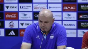Persib Ditahan Imbang Dewa United, Bojan Hodak Sesalkan Kesalahan Fatal Pemain