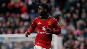 Michael Carrick Jelaskan Alasan Kobbie Mainoo Tak Dimainkan Saat MU Hadapi Leeds United