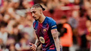 Raphinha Kecam Kepemimpinan Wasit Usai Barcelona Tersingkir dari Liga Champions