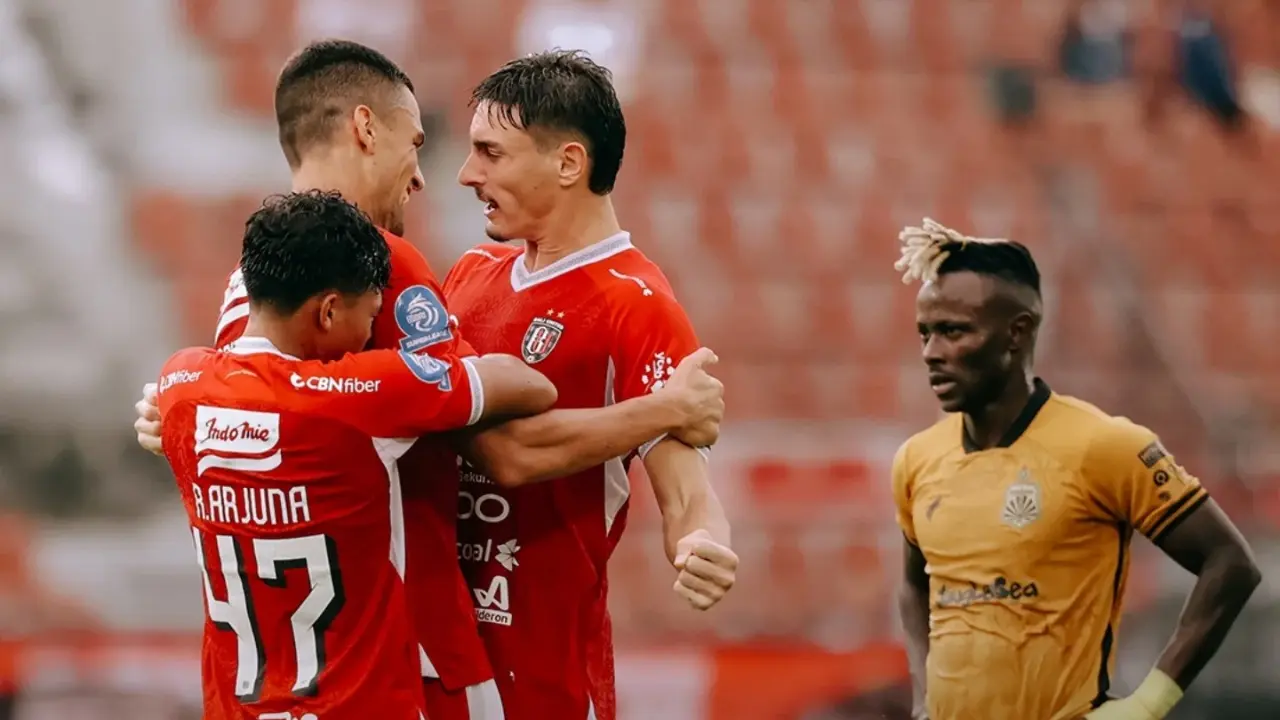 Bali United Unggul 2 0 Atas Bhayangkara Fc Di Babak Pertama Lewat Dua Gol Boris Kopitovic