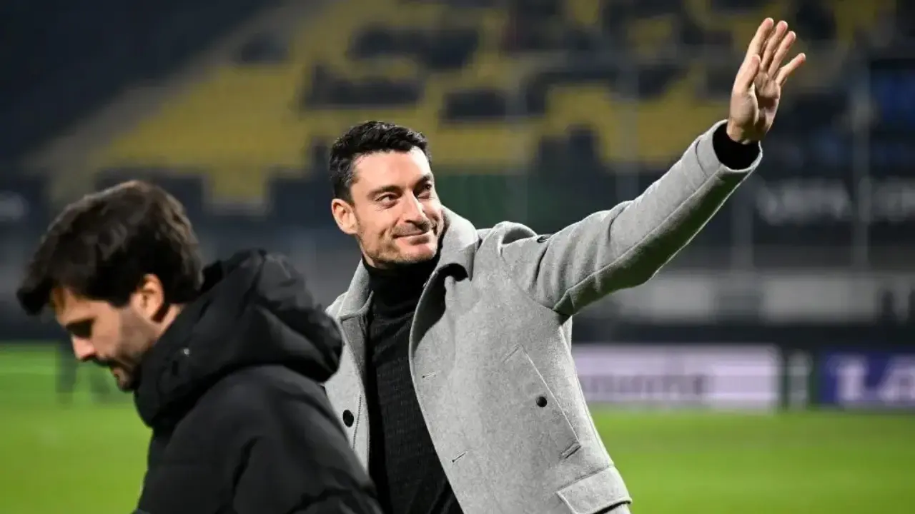Eintracht Frankfurt Resmi Berpisah Dengan Manajer Albert Riera Setelah Musim 2025 2026 Berakhir